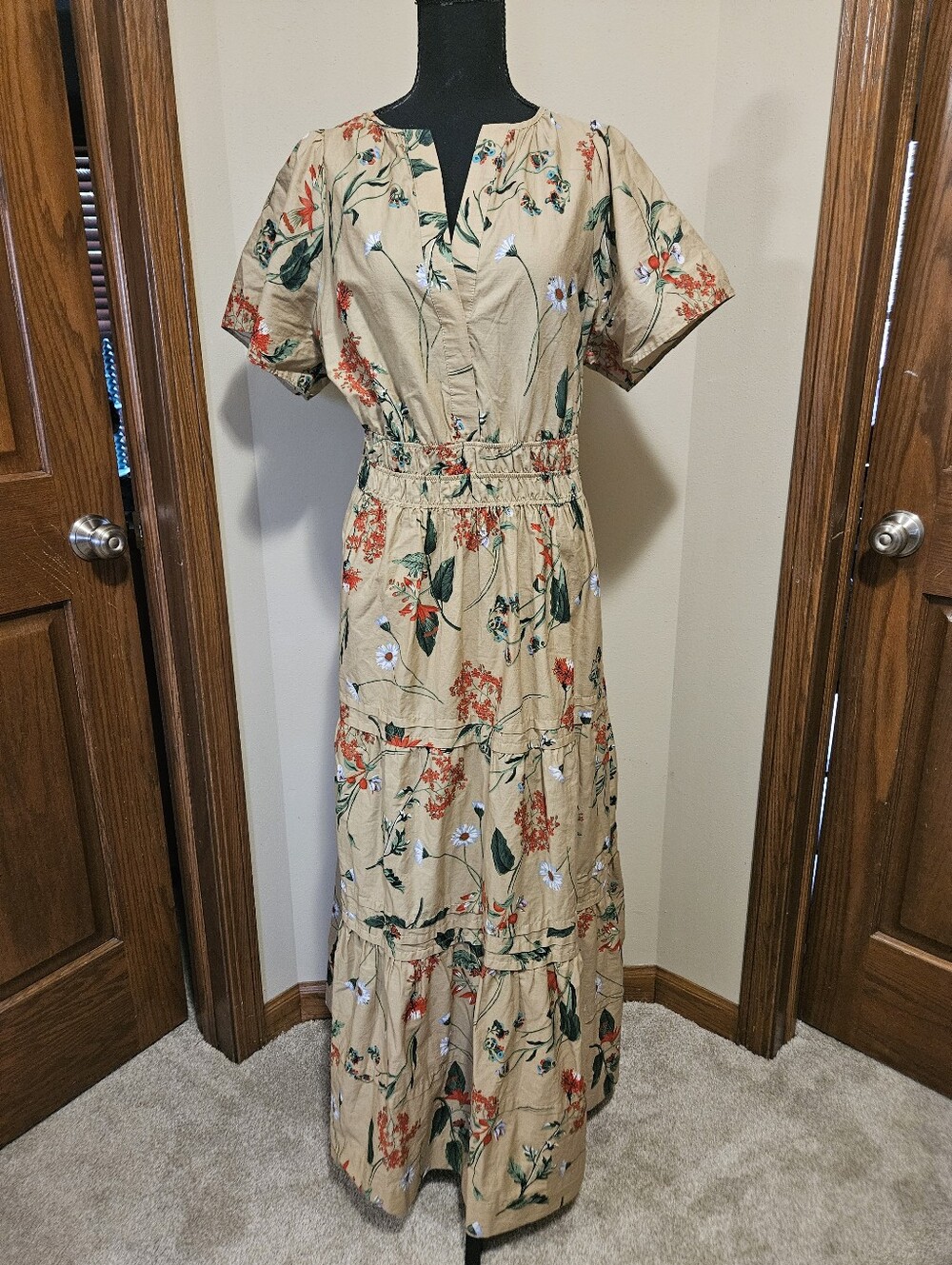 Anthropologie in the Khaki/Tan Floral Motif. Sz 1x*